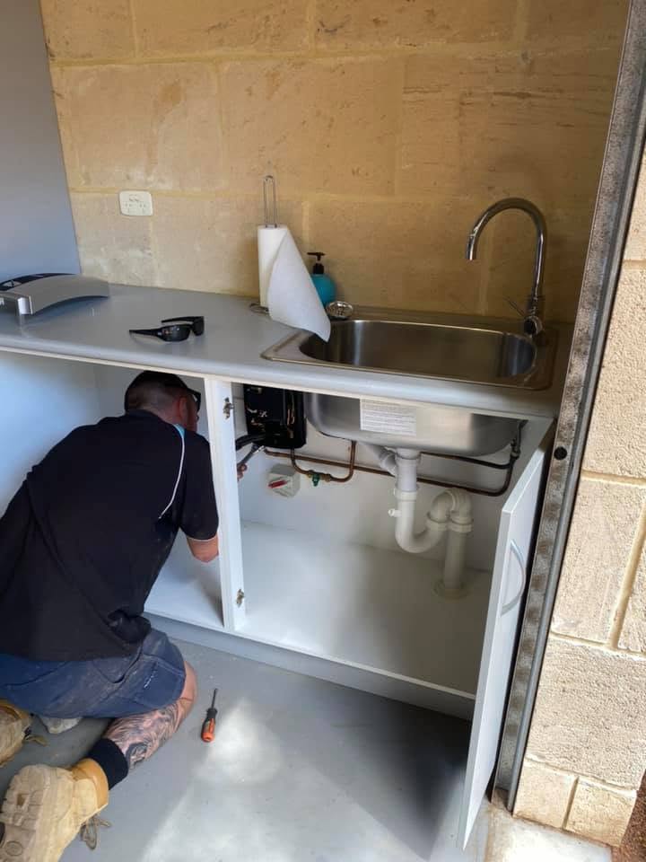 Connecting a new sink and tapware