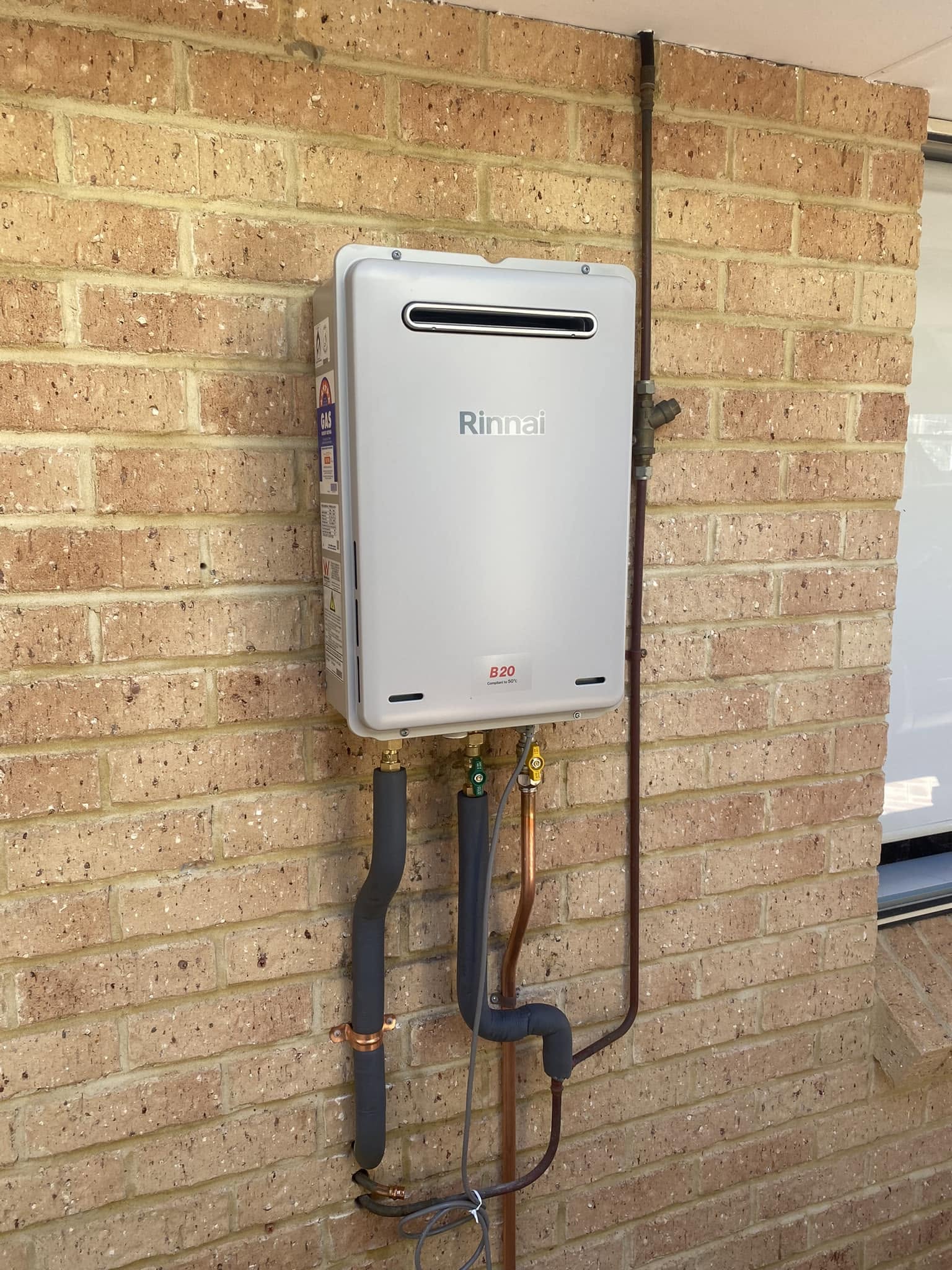 Rinnai continuous flow gas hot water unit installed by Kel-Tech